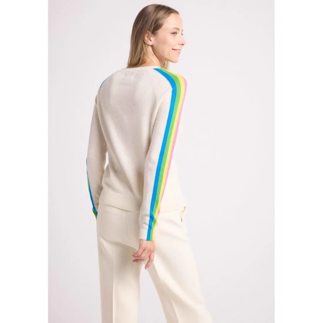 Pull col V manches bandes arc en ciel JAVA en cachemire blanc casse