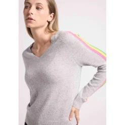Pull col V manches bandes arc en ciel JAVA en cachemire gris perle