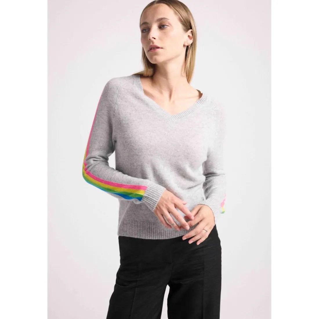Pull col V manches bandes arc en ciel JAVA en cachemire gris perle