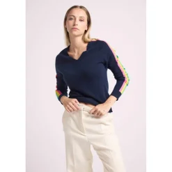 Pull col V manches bandes arc en ciel JAVA en cachemire bleu marine