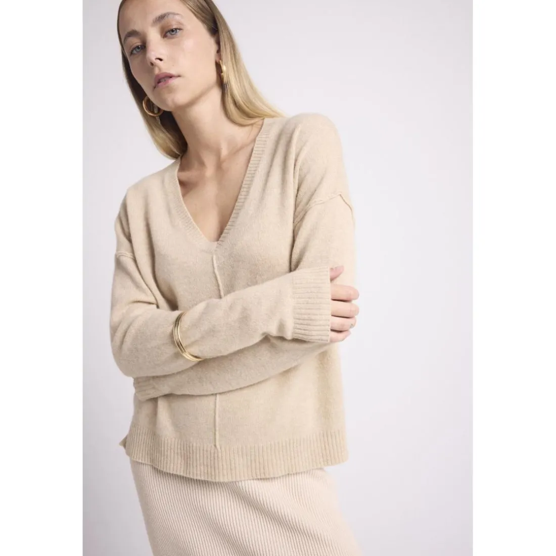 Pull col V oversize couture apparantes MANON en cachemire creme