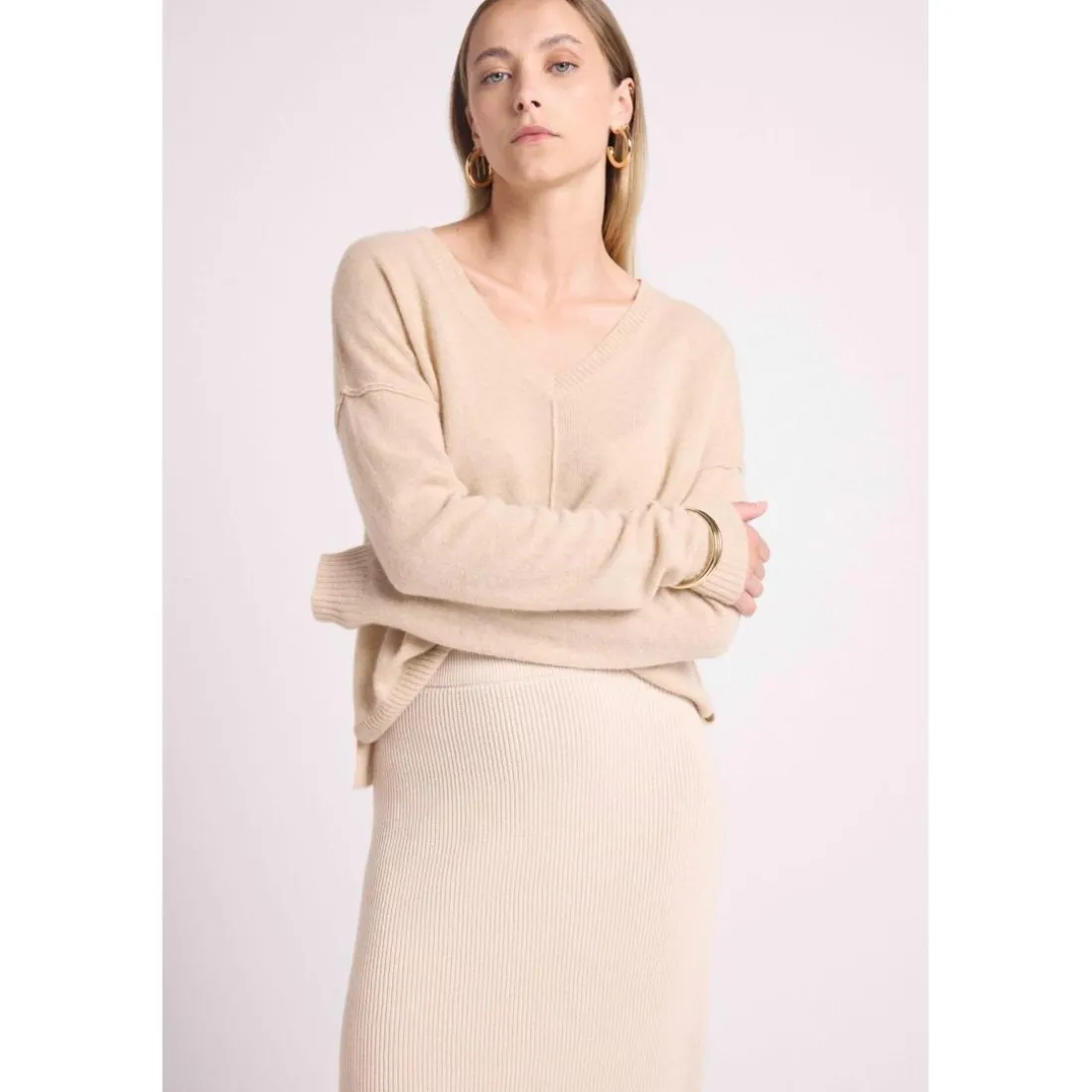 Pull col V oversize couture apparantes MANON en cachemire creme