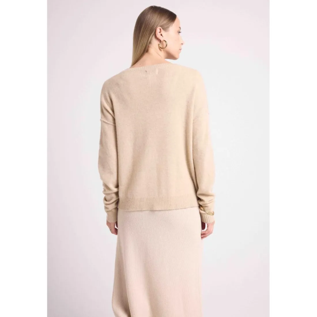 Pull col V oversize couture apparantes MANON en cachemire creme
