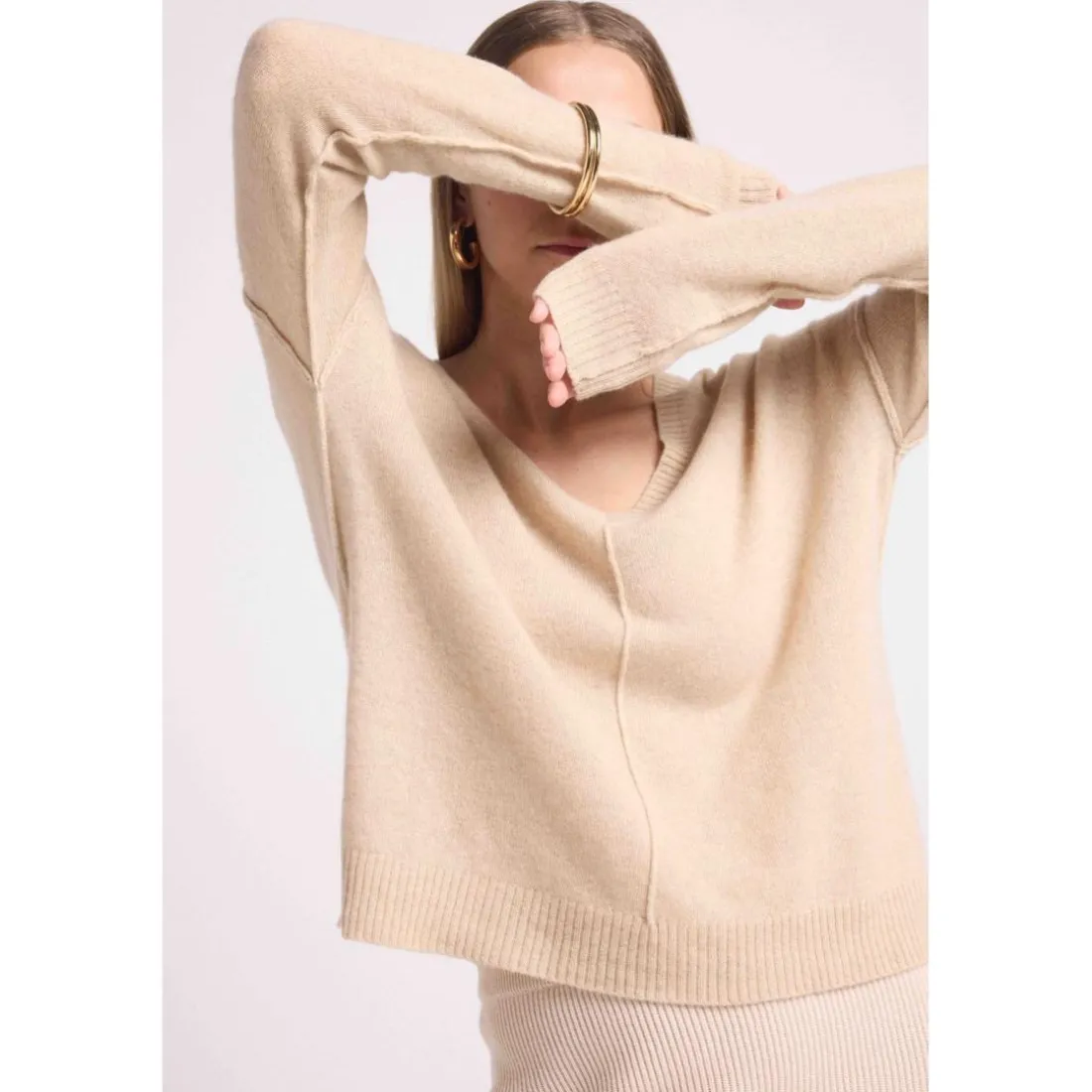 Pull col V oversize couture apparantes MANON en cachemire creme