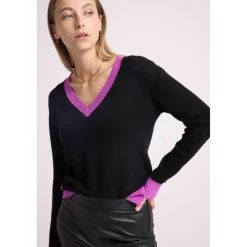 Pull col V rib contraste ZEPHANA en cachemire noir et rib violet