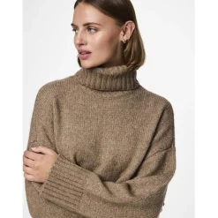 Pull en maille col montant marron Tara