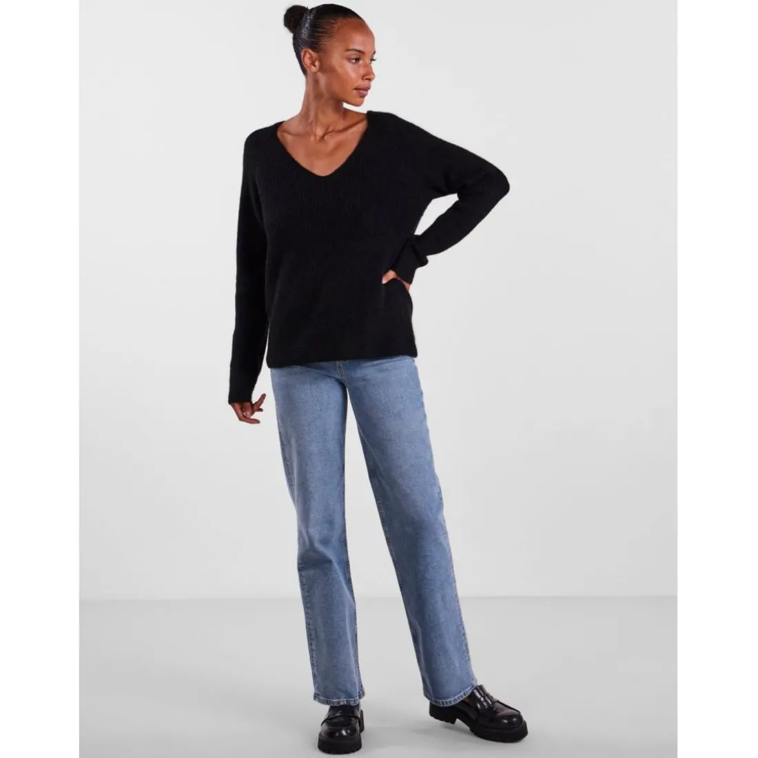 Pull en maille Ellen col en V noir Lila