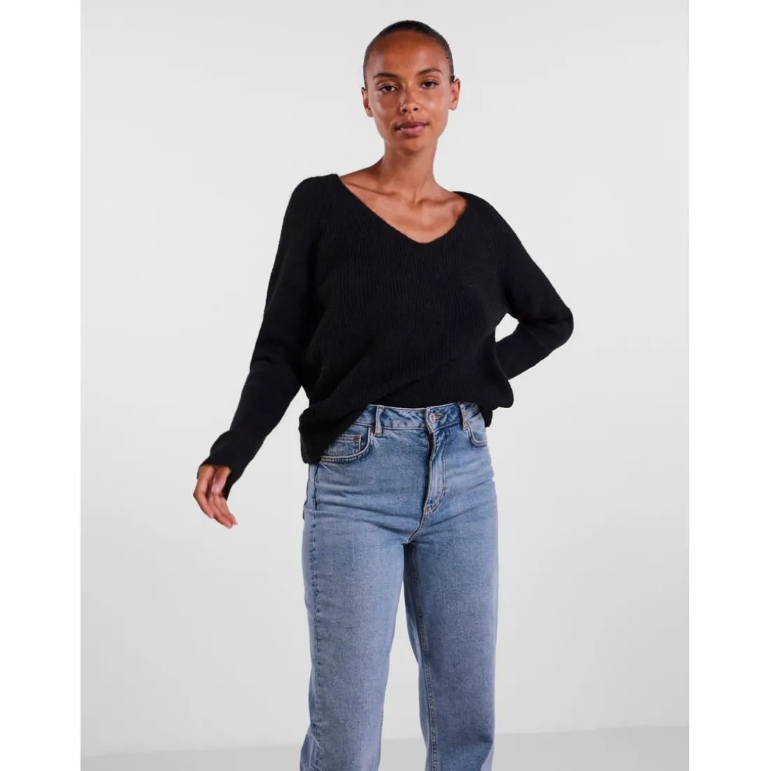 Pull en maille Ellen col en V noir Lila