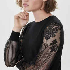 Pull en maille Viktoria noir en viscose Rose