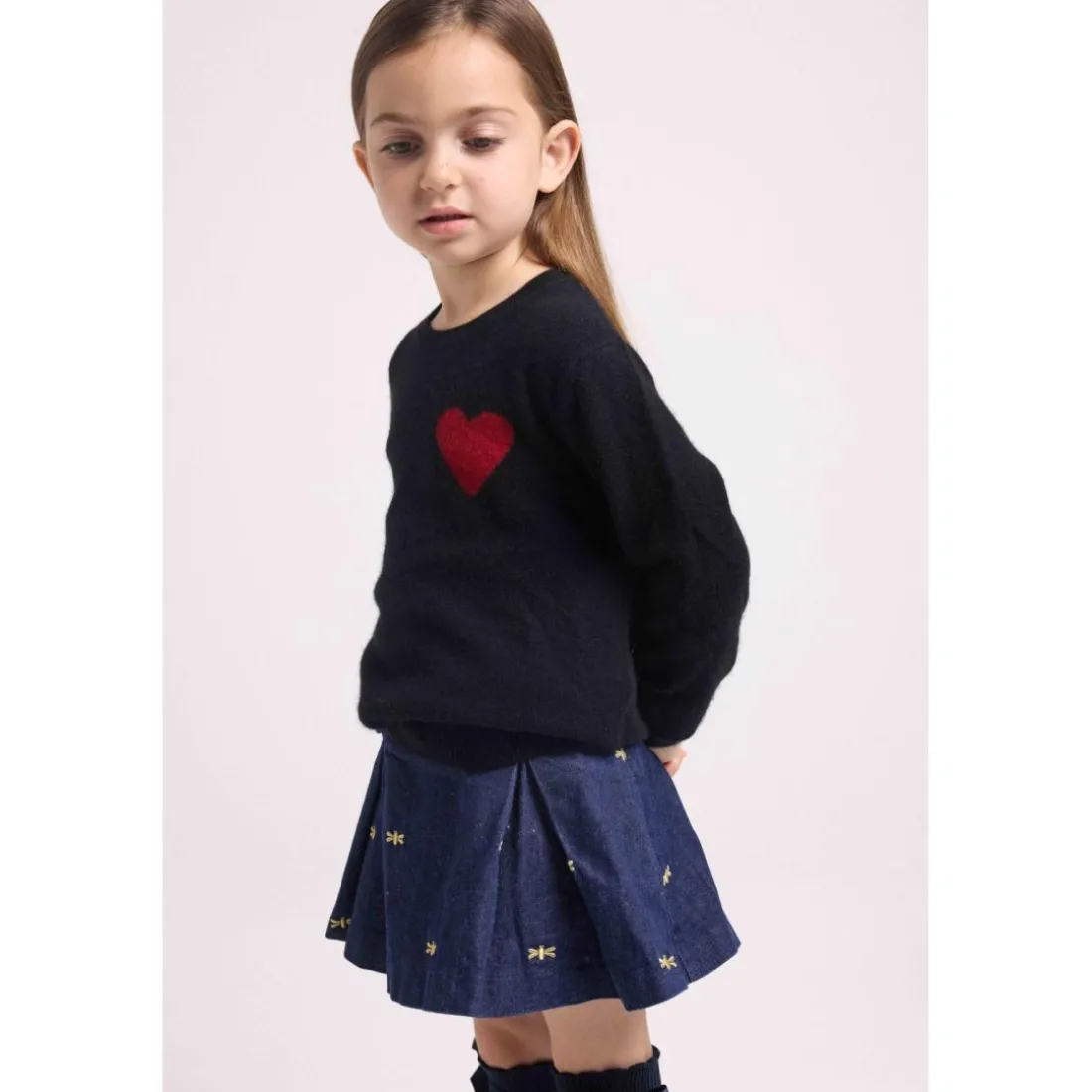 Pull enfant col rond cœur poitrine LENNY en cachemire noir cœur rouge