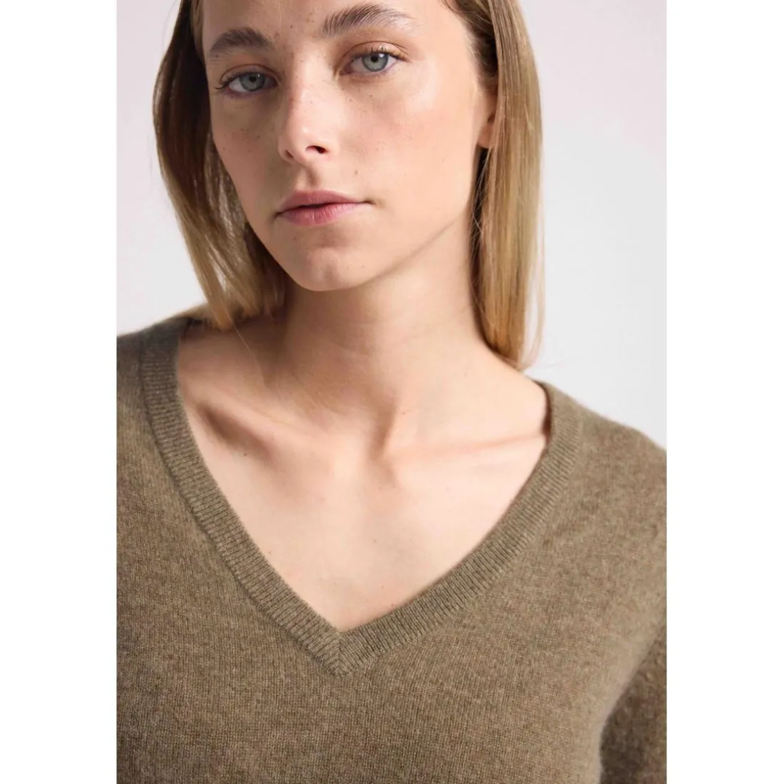 Pull femme col V ZEFINA en cachemire khaki kaki