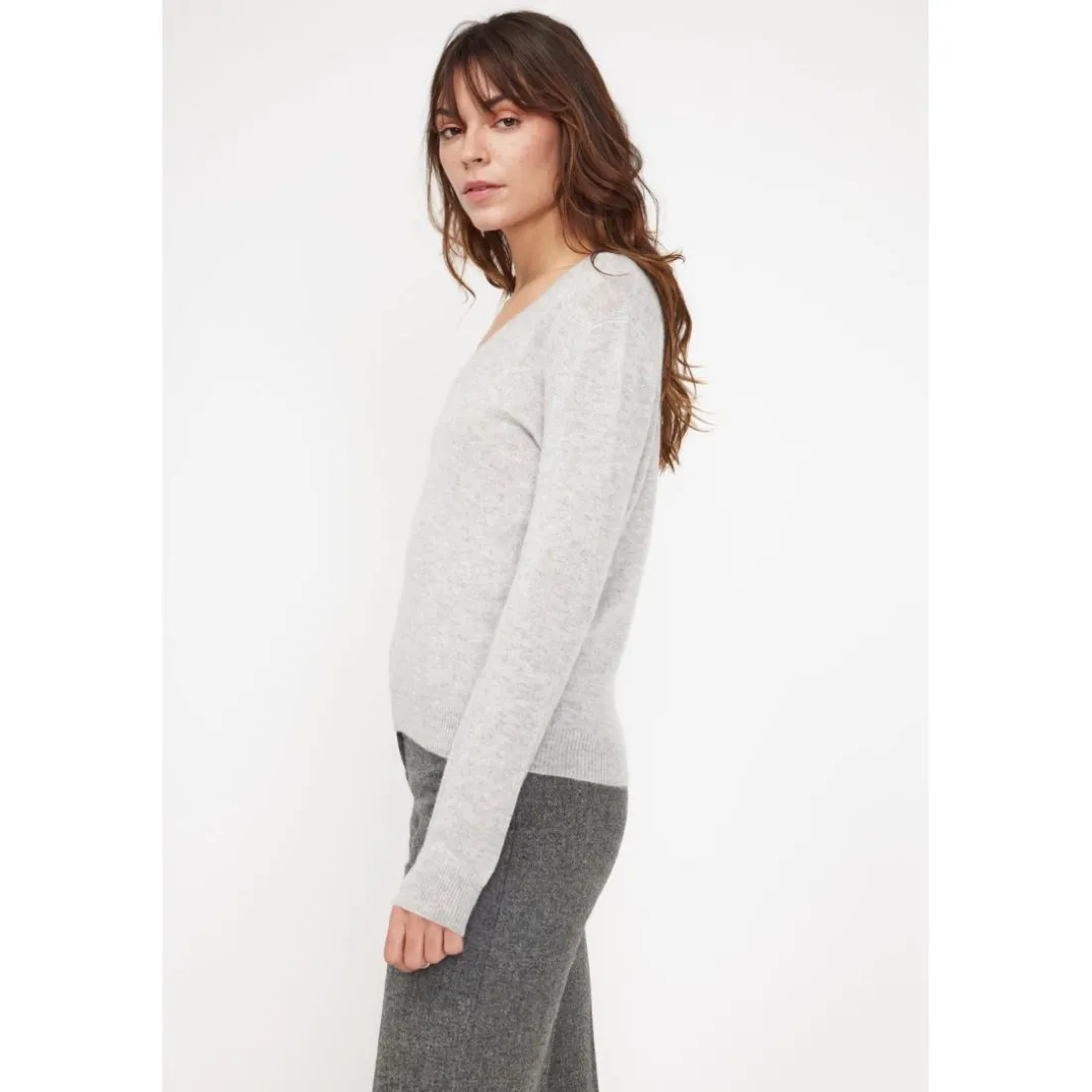 Pull femme col V ZEFINA en cachemire gris perle