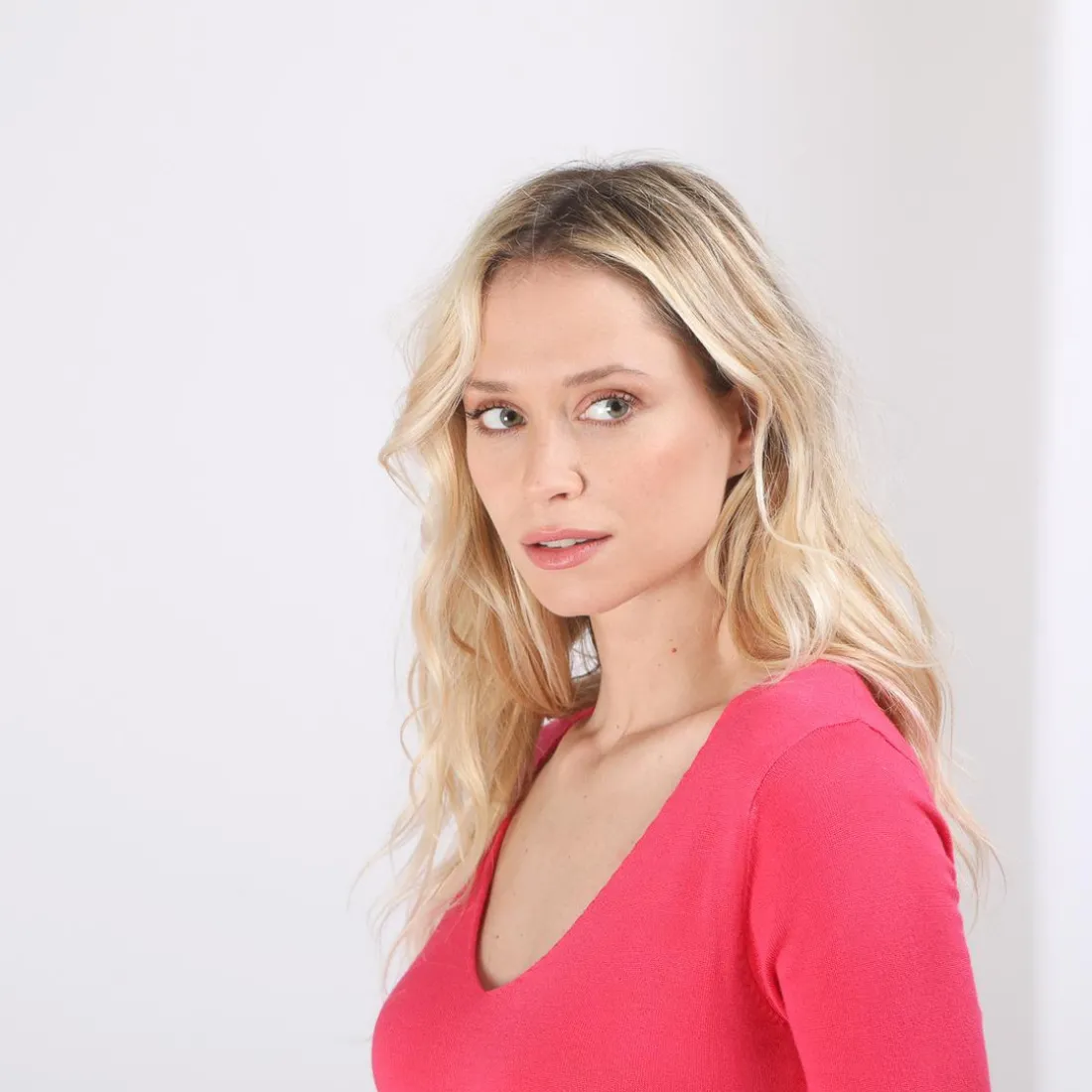 Pull fin col V James en viscose fuchsia
