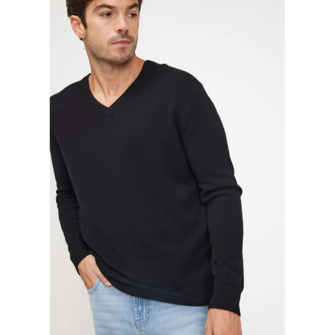 Pull homme col V ZAHER en cachemire noir