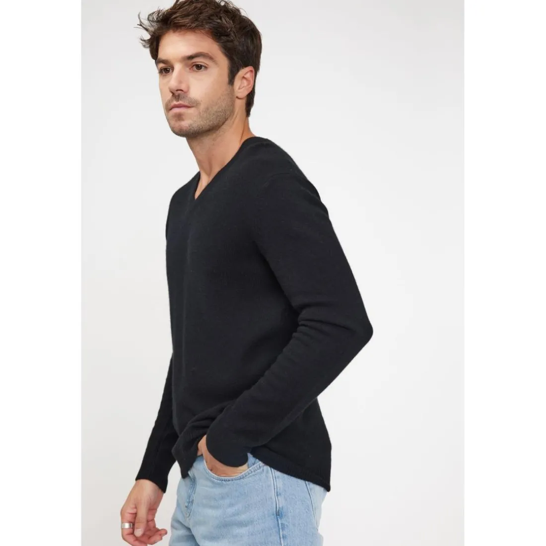 Pull homme col V ZAHER en cachemire noir