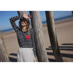 Pull mariniere col rond love heritage ARIANE en cachemire bleu cœur rouge
