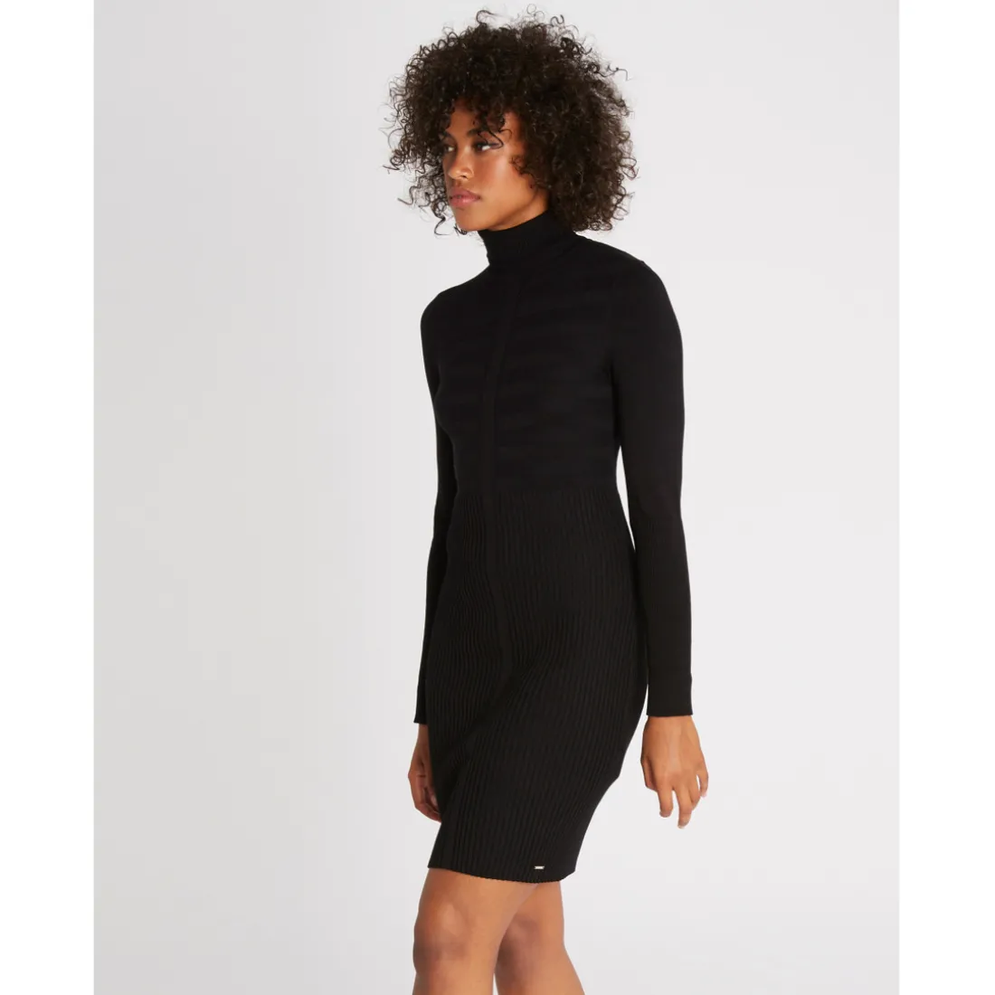 Robe ajustée col roulé maille fine noir
