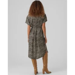 Robe chemise Regular Fit Imprimé all over Col chemise Manches courtes Au-dessus du genou beige en viscose