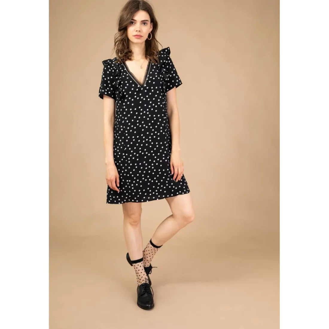 Robe courte à pois noir