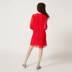 Robe courte avec détail au col