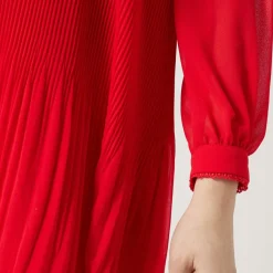 Robe courte avec détail au col