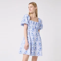 Robe courte brodée en coton écru