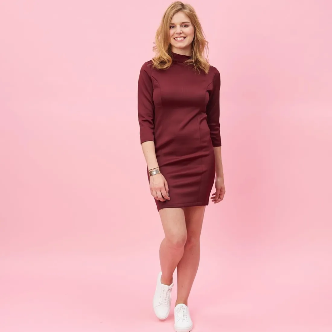 Robe courte cintrée col montant manches 3/4 femme - Rouge