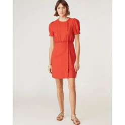 Robe courte cintrée détails boutons marron en lin