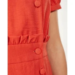 Robe courte cintrée détails boutons marron en lin