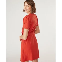 Robe courte cintrée détails boutons marron en lin