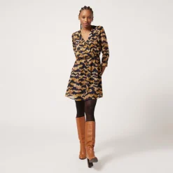Robe courte cintrée marron