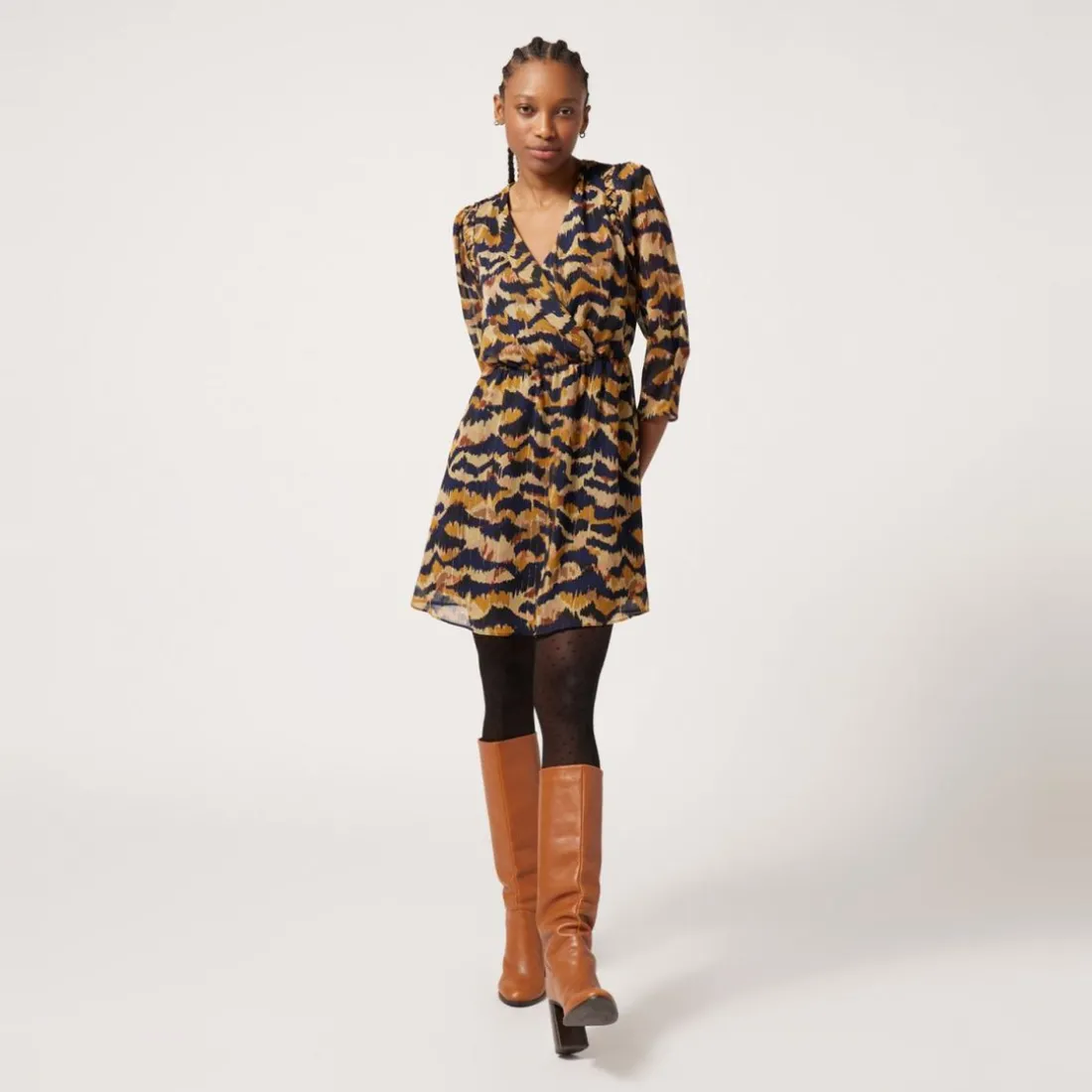 Robe courte cintrée marron