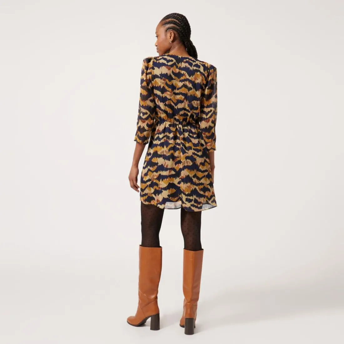 Robe courte cintrée marron
