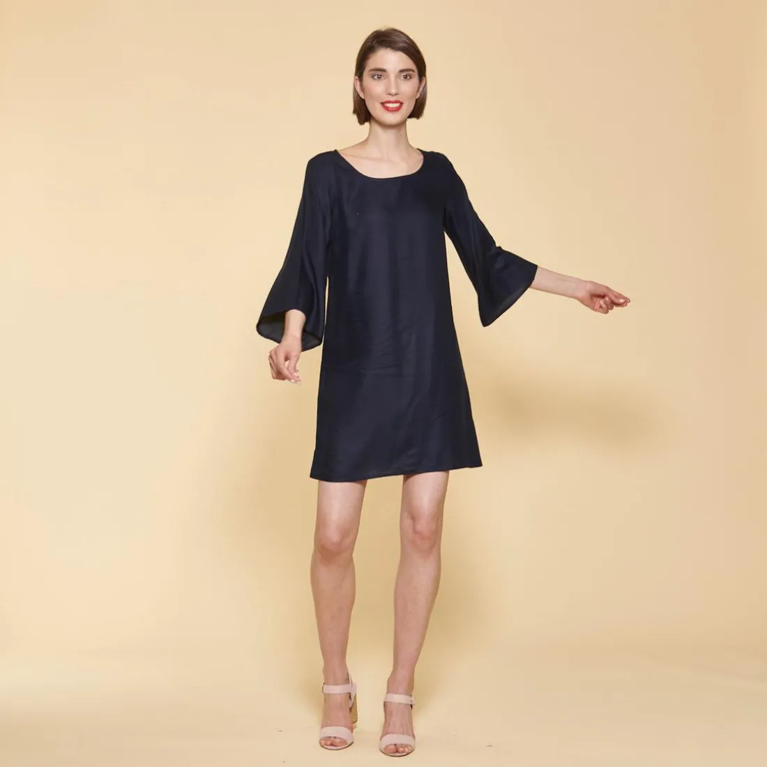 Robe courte col bateau manches longues imprimé sur bas femme - Bleu Marine en viscose