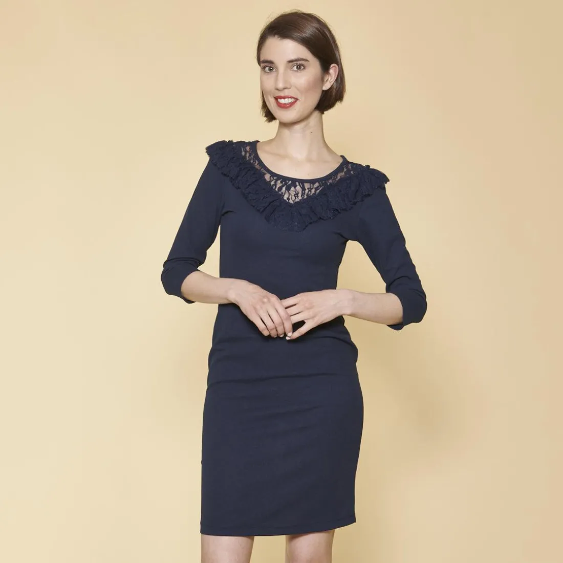 Robe courte empiècement dentelle et volants manches 3/4 femme - Bleu Marine