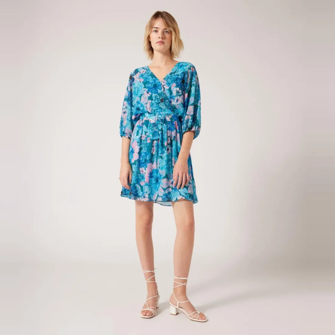 Robe courte imprimée floral bleu
