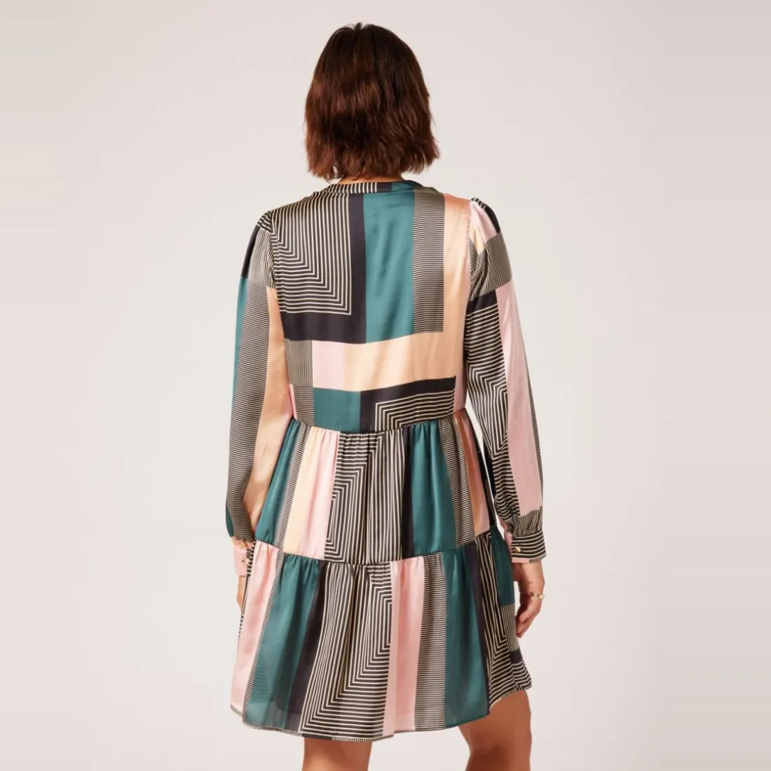 Robe courte motifs asymétriques multicolore