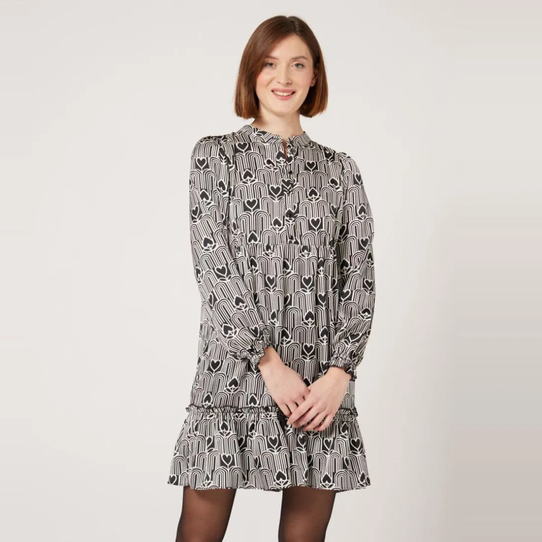 Robe courte noir avec imprimé graphique
