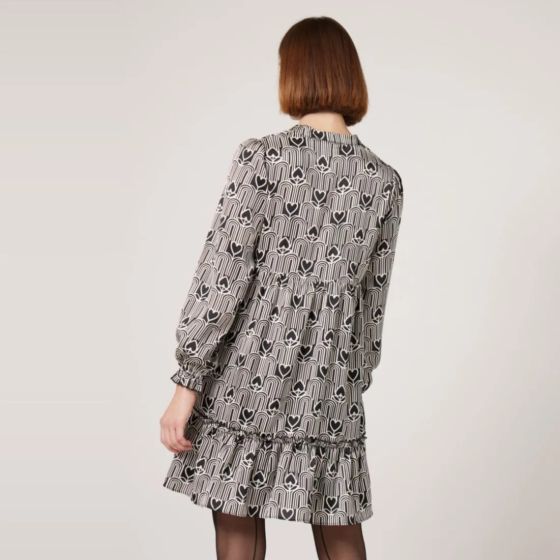 Robe courte noir avec imprimé graphique