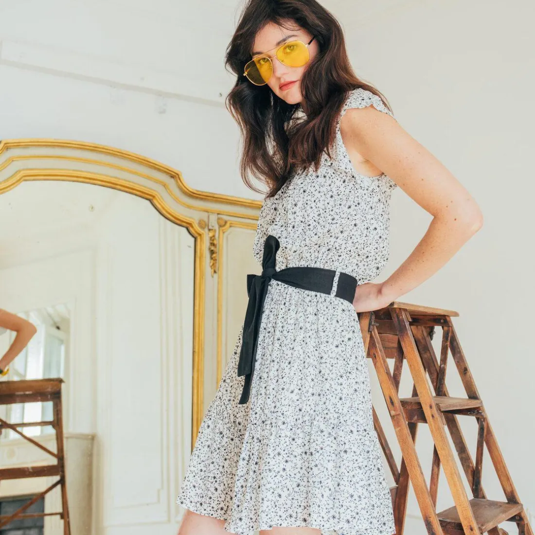 Robe courte épaule dénudée imprimée fleurs Daphnée en viscose