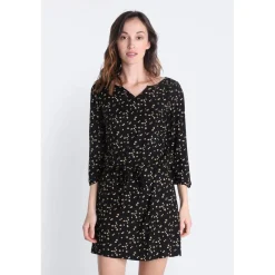 Robe droite ceinturée