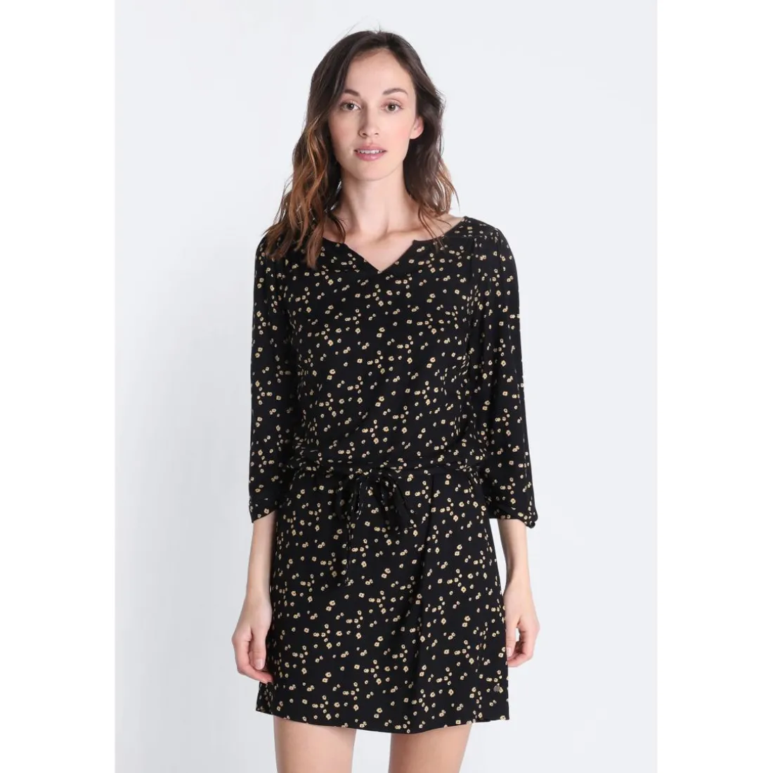 Robe droite ceinturée