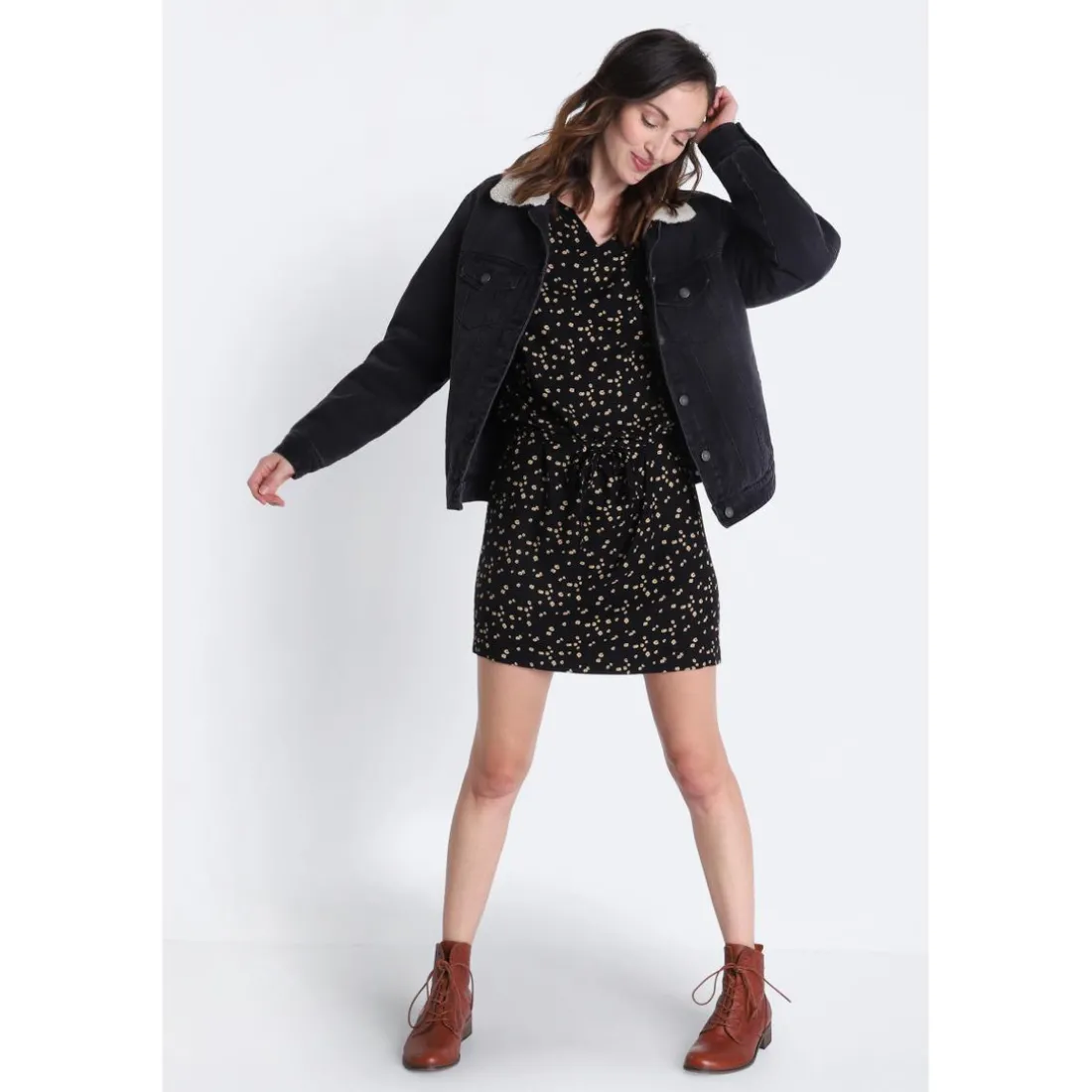 Robe droite ceinturée