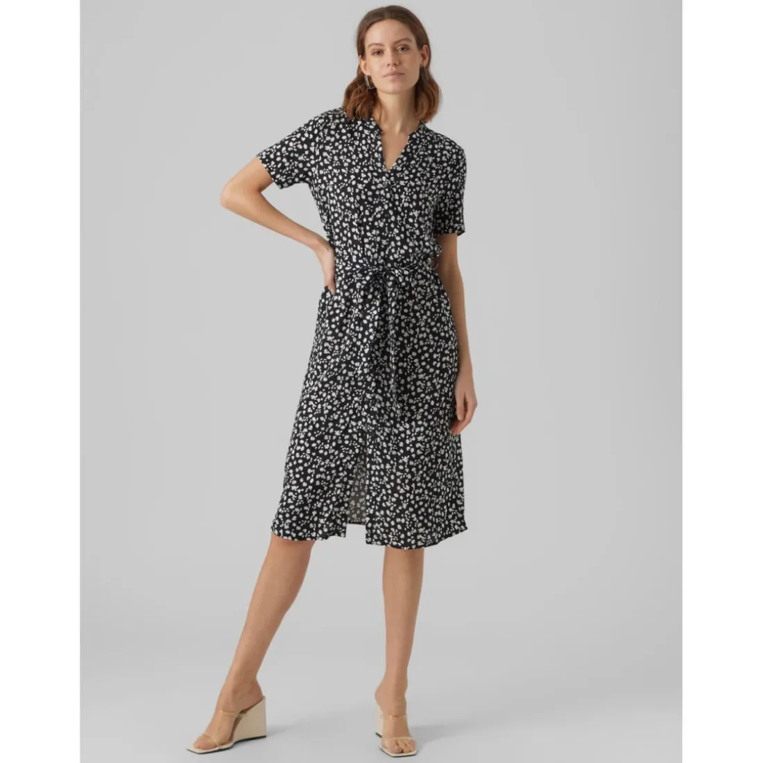 Robe longue Regular Fit Imprimé all over Col en V Manches courtes Au-dessus du genou noir