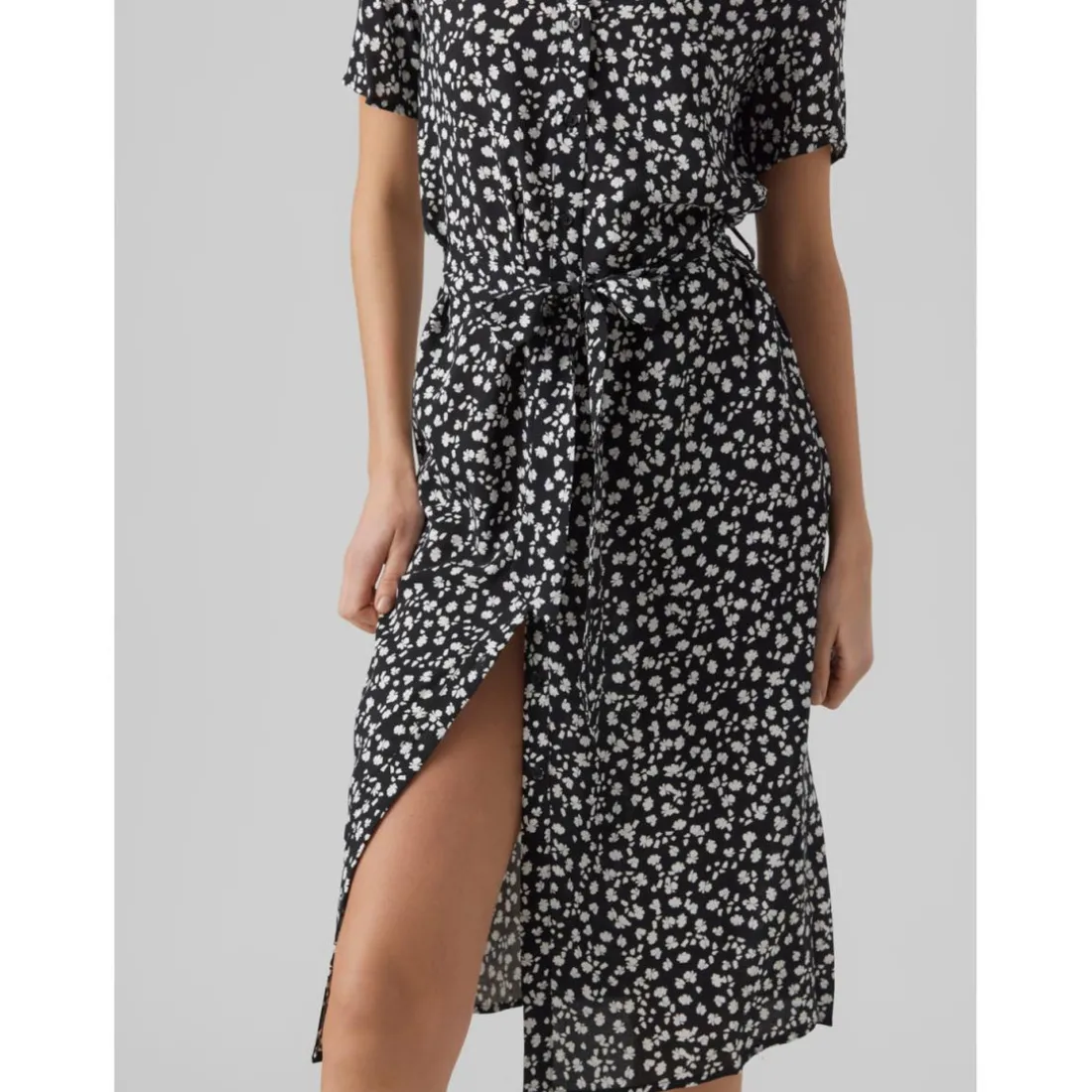 Robe longue Regular Fit Imprimé all over Col en V Manches courtes Au-dessus du genou noir