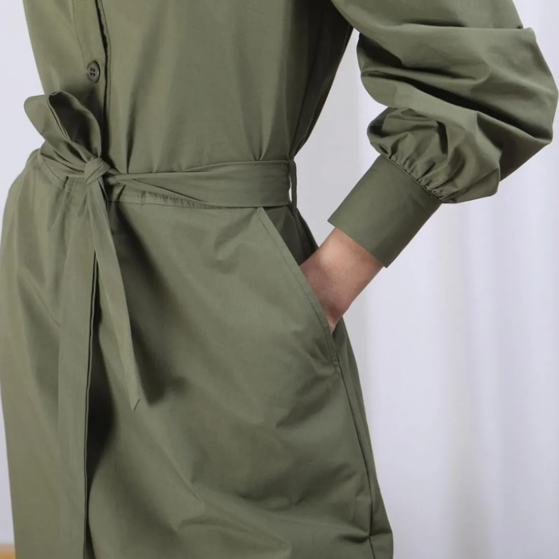 Robe manches longues ceinturée en popeline kaki Dali Réédition