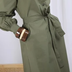 Robe manches longues ceinturée en popeline kaki Dali Réédition