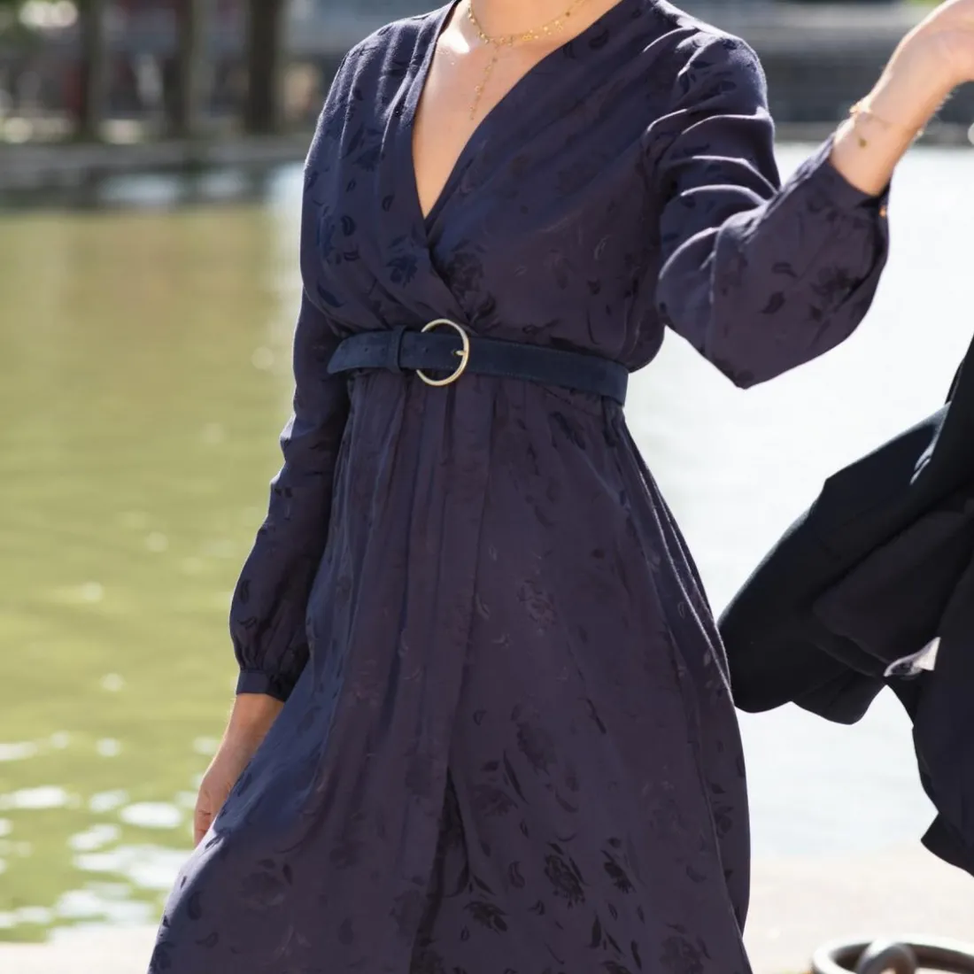 Robe mi-longue bleue DANA bleu marine en viscose