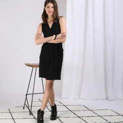 Robe portefeuille ceinturée unie noir