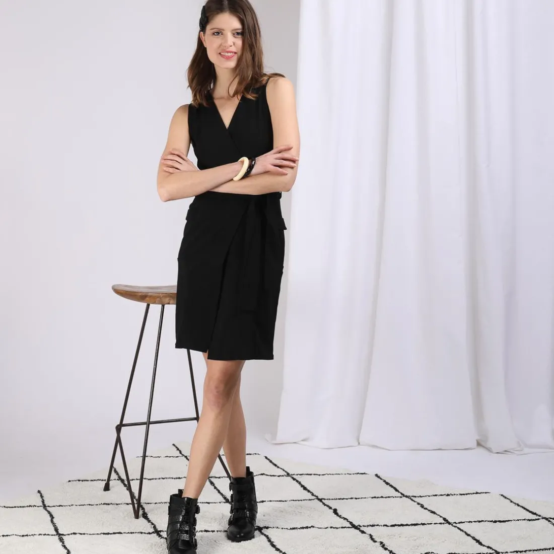 Robe portefeuille ceinturée unie noir